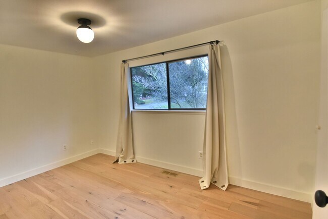 Building Photo - 4bd/3ba Mukilteo House