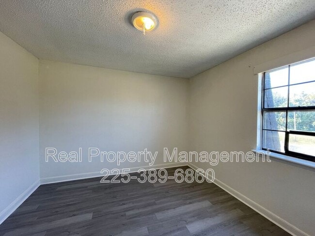 Building Photo - 750 Hospital Rd