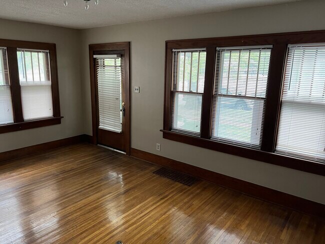 Living Room - 1214 W Murdock St