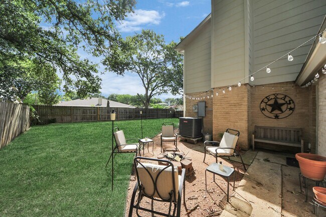 Building Photo - 1902 Kings Arms Way