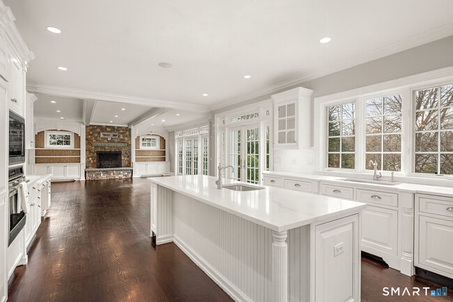 Building Photo - 93 Mansfield Ave