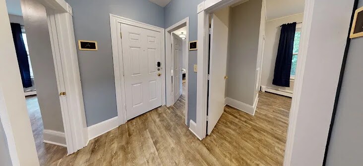 Building Photo - 101 1/2 Calumet St