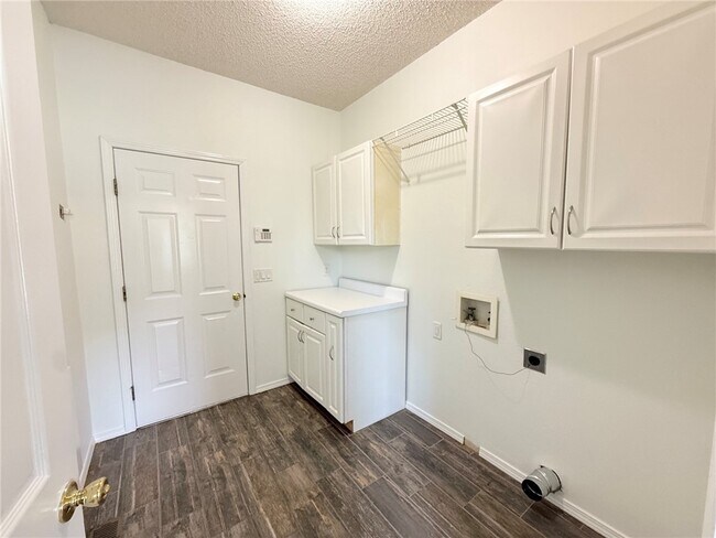 Building Photo - 18033 Broadview Dr