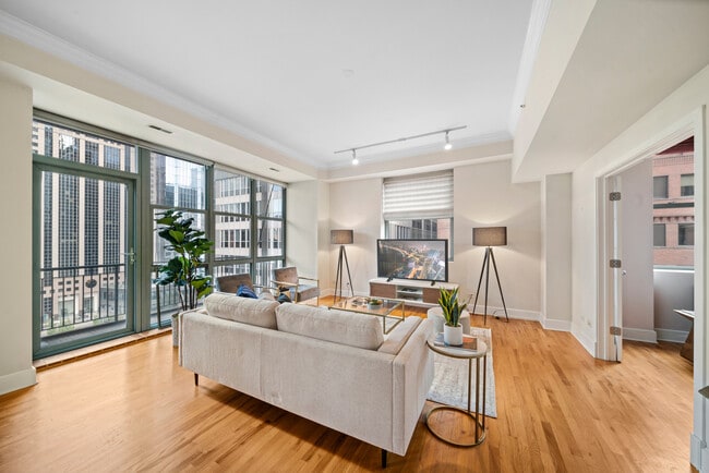 Building Photo - 165 N Canal St