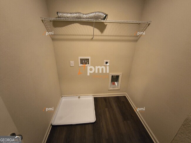 Building Photo - 209 Oliver Dr