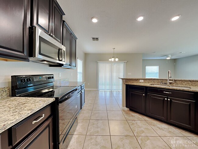 Building Photo - 13814 Crater Cir