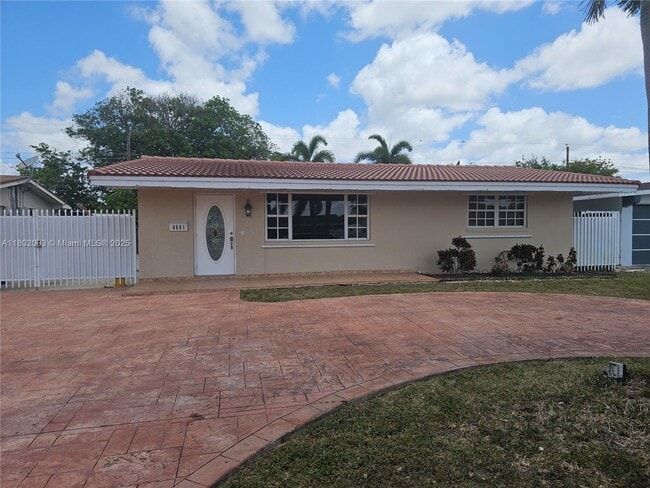 Primary Photo - 8601 NW 16th St