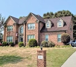 Building Photo - 142 Cottontail Ln SE