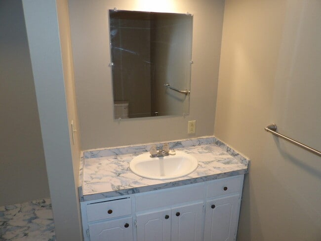 Building Photo - 409 Ridgewood Ln