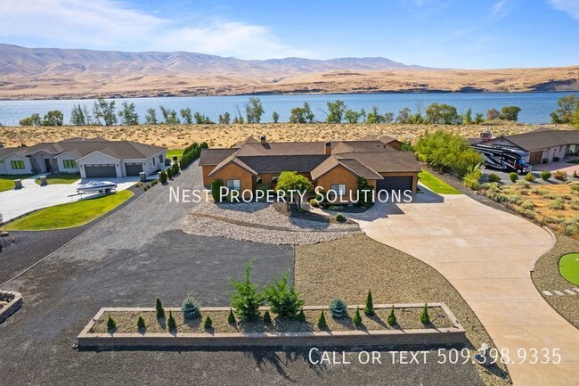 Building Photo - Jaw Dropping Home Overlooking the Columbia...