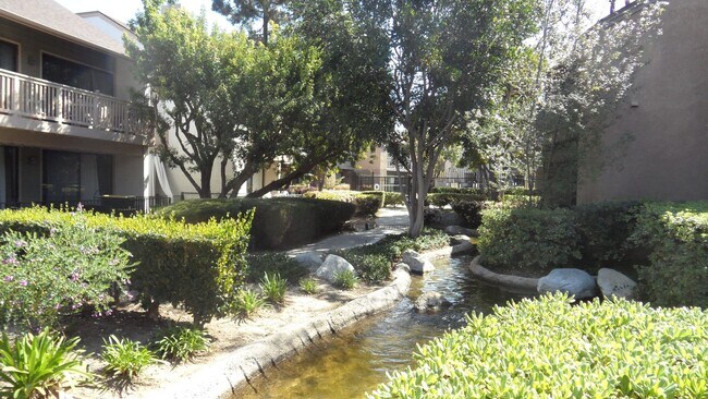 Building Photo - Remodeled, ground level, 1 bedroom, 1 bath condo in Lakeside Garden Grove Community