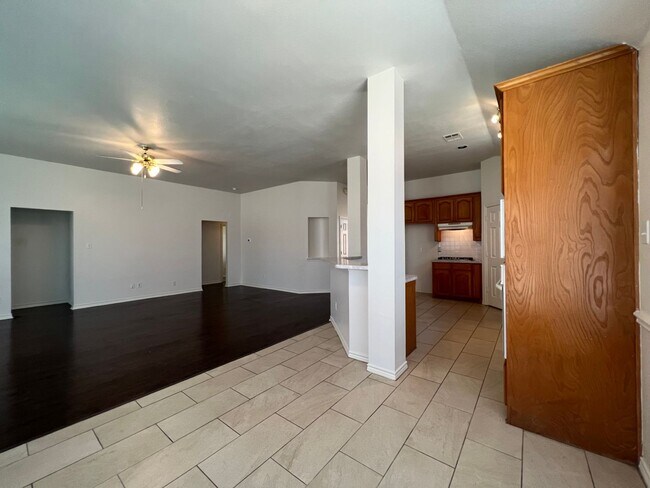 Building Photo - 1141 Nickerson Ln