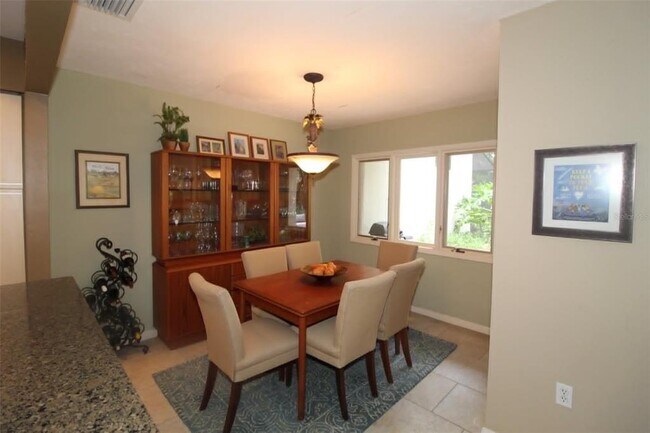 Building Photo - 4532 Ascot Cir N