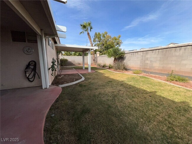 Building Photo - 7916 Thorne Pine Ave