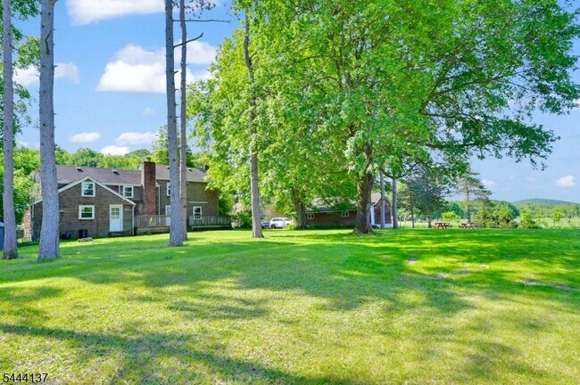 Building Photo - 425 Powerville Rd