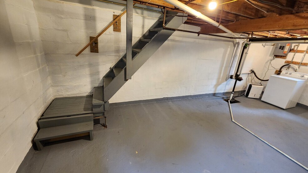 Building Photo - 1718 North St