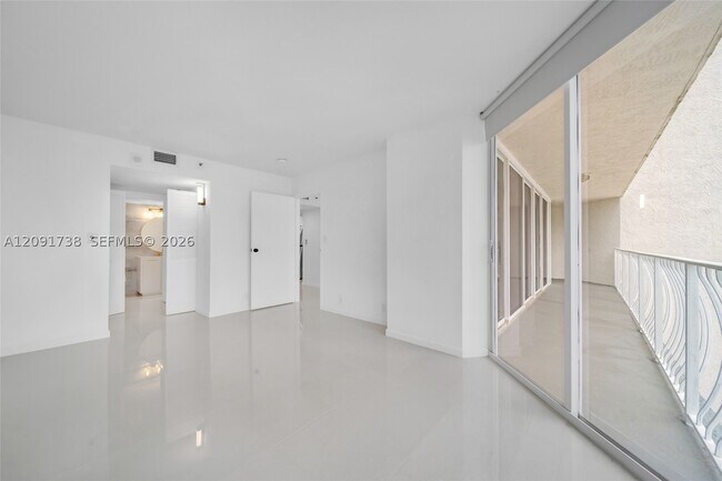 Building Photo - 7601 E Treasure Dr
