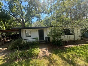 Building Photo - 3BR/1BA Close to Campus!