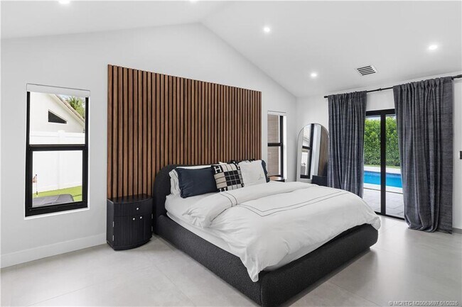 Building Photo - 5143 Deerhurst Crescent Cir