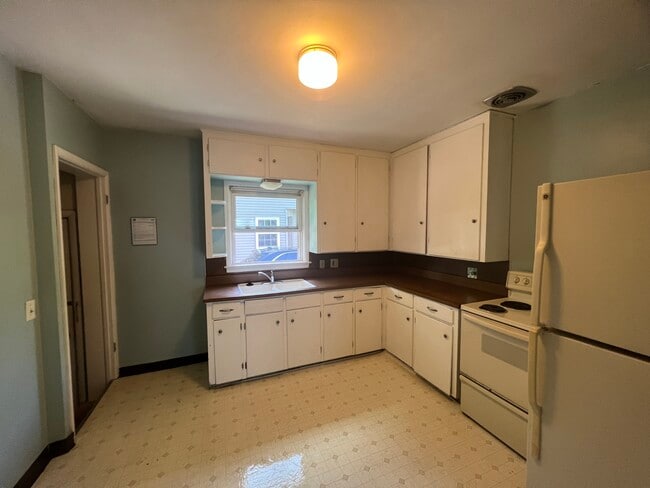Building Photo - 526 Spartan Ave