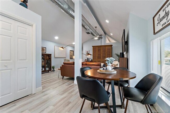 Building Photo - 310 SE Denver Ave