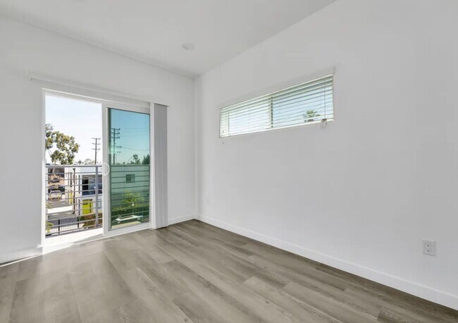 Building Photo - 1885 W 20th St