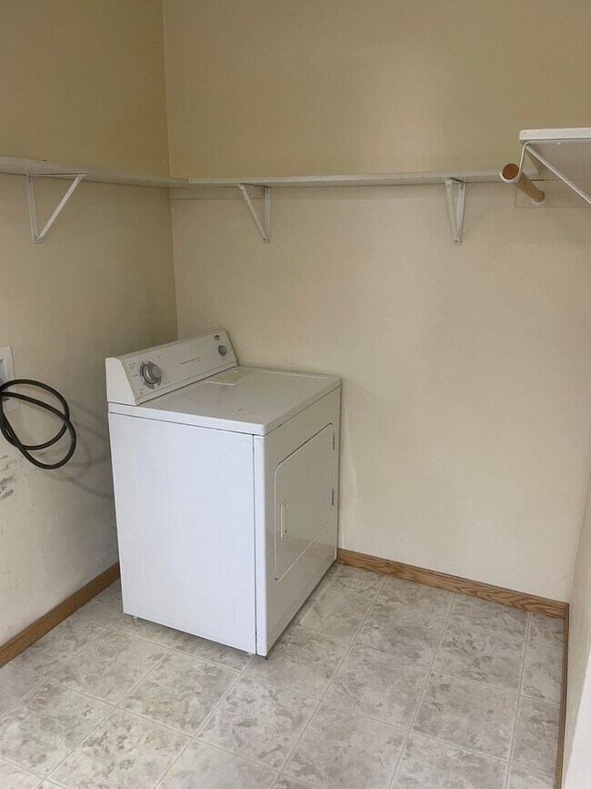 Building Photo - 2930 W Glenpark Dr