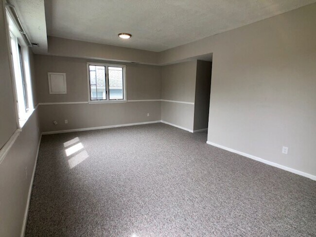 Building Photo - rh17