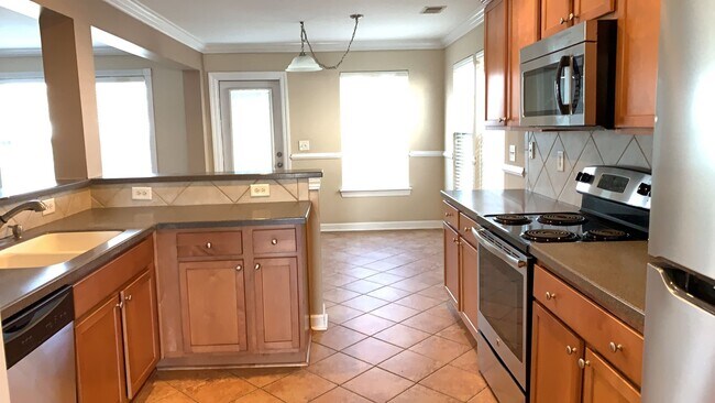 Building Photo - Beautiful 4-Bedroom,2.5-Baths with Two Car...
