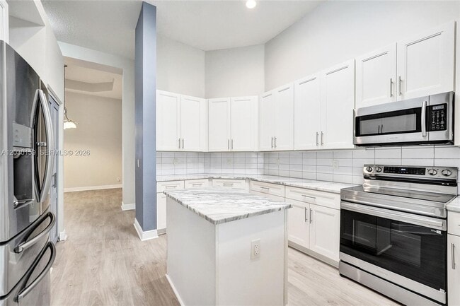 Building Photo - 6334 SW 192nd Ave