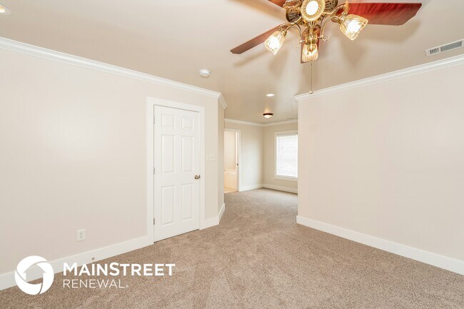 Building Photo - 6229 S Clubview Cir