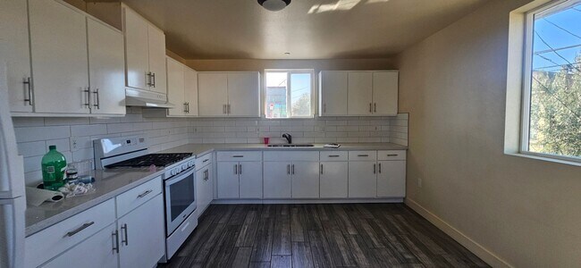 Building Photo - 71(439)