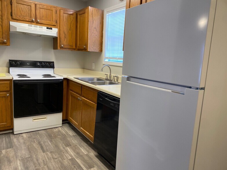 Building Photo - 255 Foxworth Dr