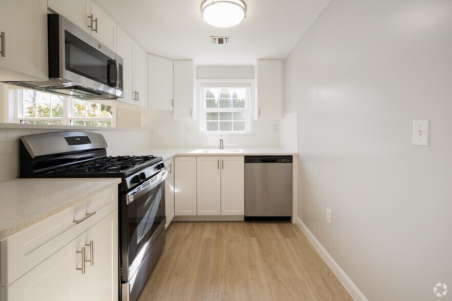 GlenBrook Estates 200 Bedford Rd Woburn MA 01801 Apartment Finder