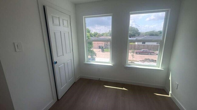 Building Photo - 3627 Kilkenny Dr