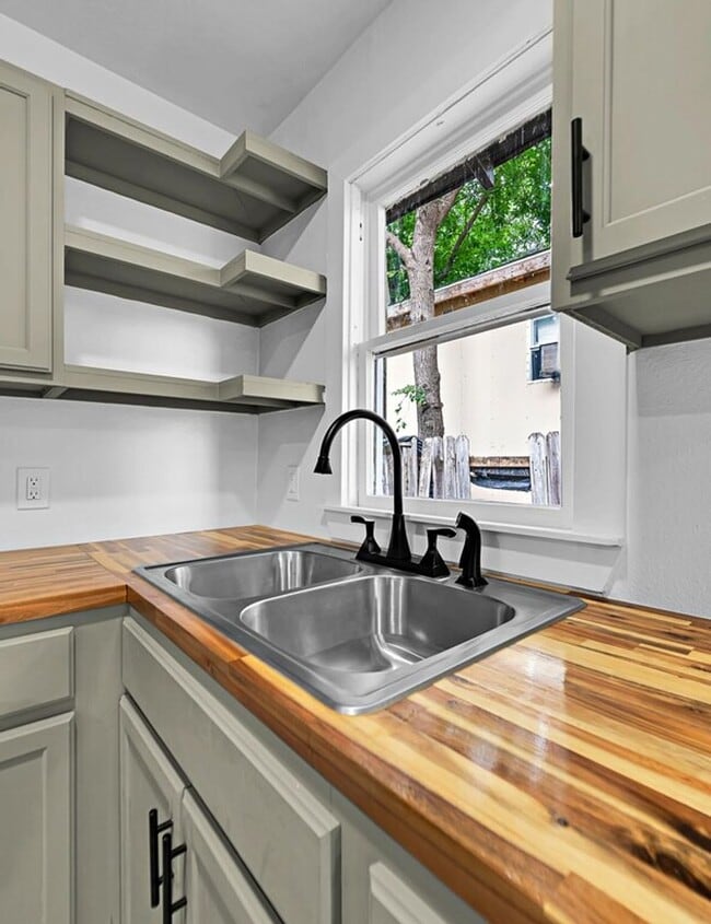 Building Photo - Newly Renovated 3 Bed, 2 Bath Home in Waco
