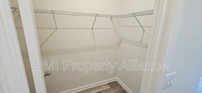 Building Photo - 710 Birch Hollow Dr