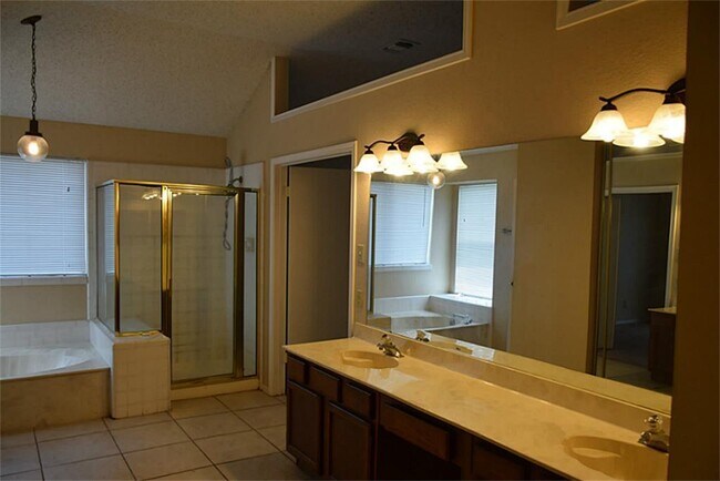 Building Photo - 4718 Sunshine Dr