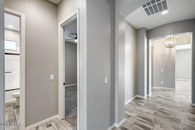 Building Photo - 2661 S Olympic Dr