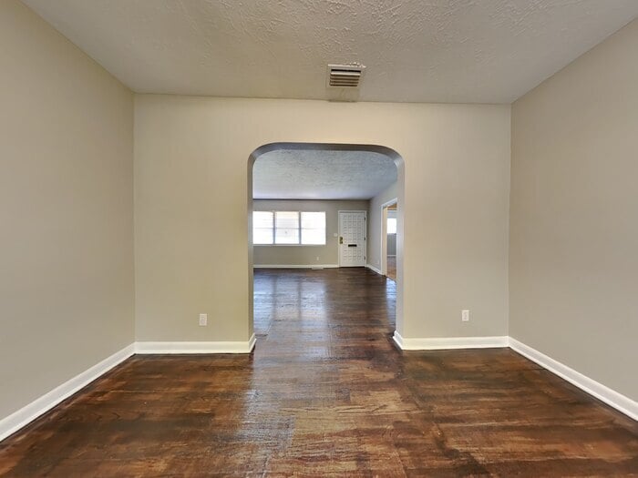 Building Photo - 1332 Arlingwood Ave
