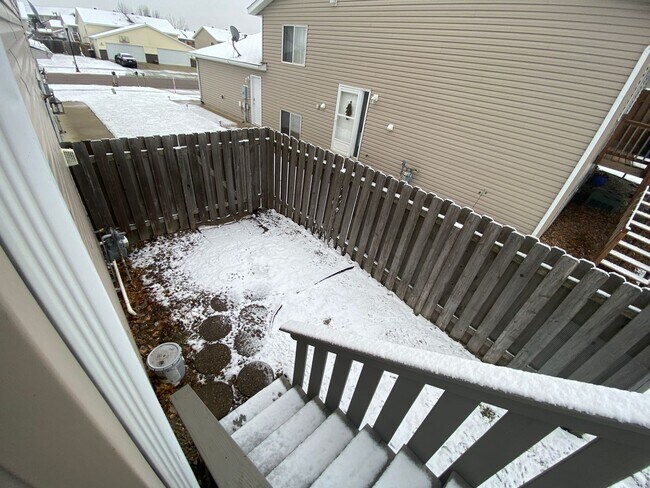 Building Photo - 3 Bedroom Twinhome near the New Sandford Hospital!!