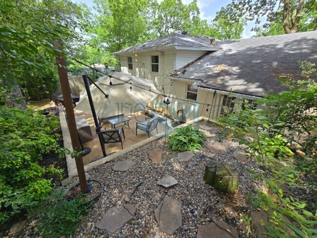 Building Photo - Updated Midtown is a MUST see!