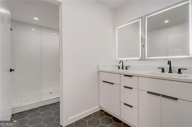 Building Photo - 3202 Kingsdale Dr SW