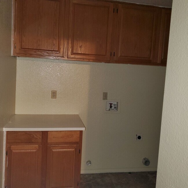 Building Photo - COLLEGEVIEW DRIVE ~ Near College  3 bedroo...