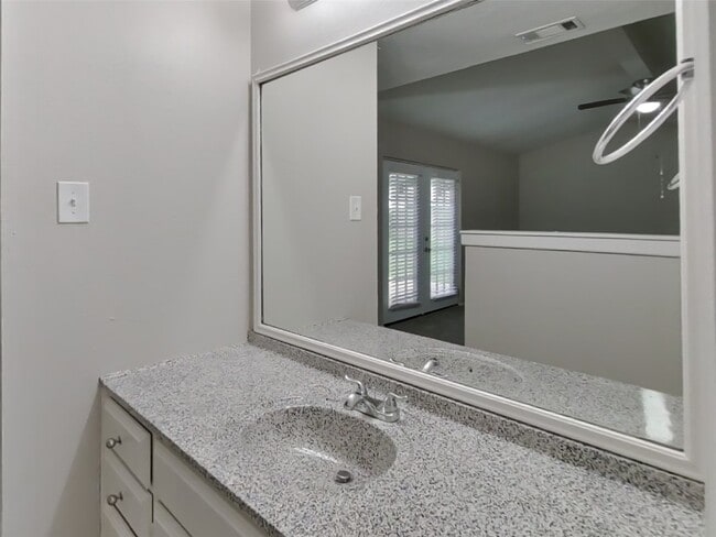 Building Photo - 11519 Perry Rd