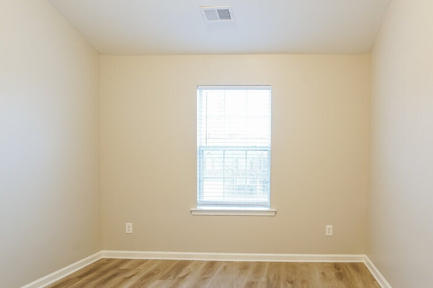 Building Photo - 6325 Polar Fox Ct