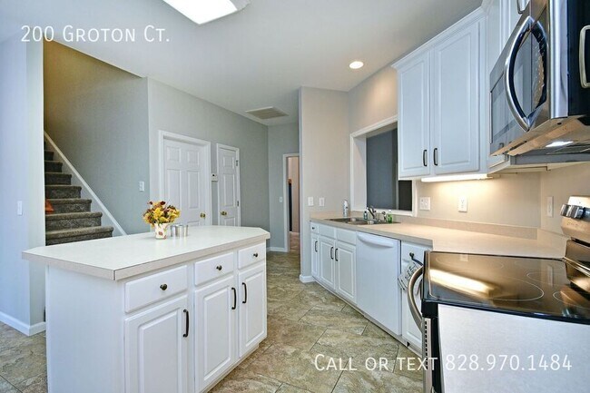 Building Photo - 200 Groton Ct
