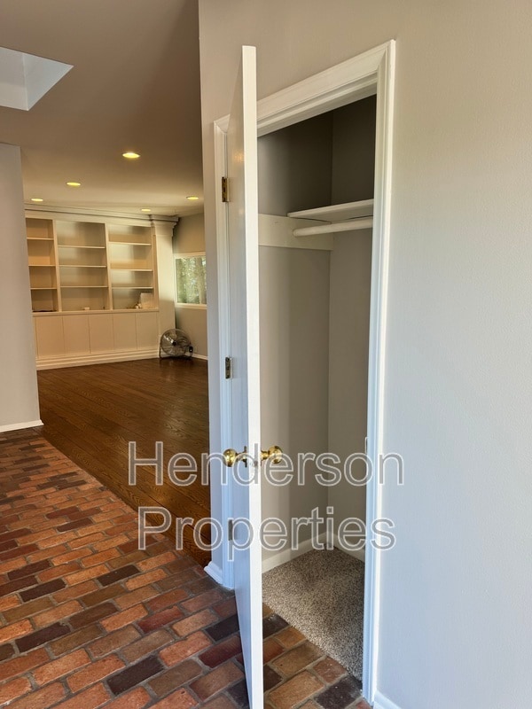 Building Photo - 501 Fenton Pl