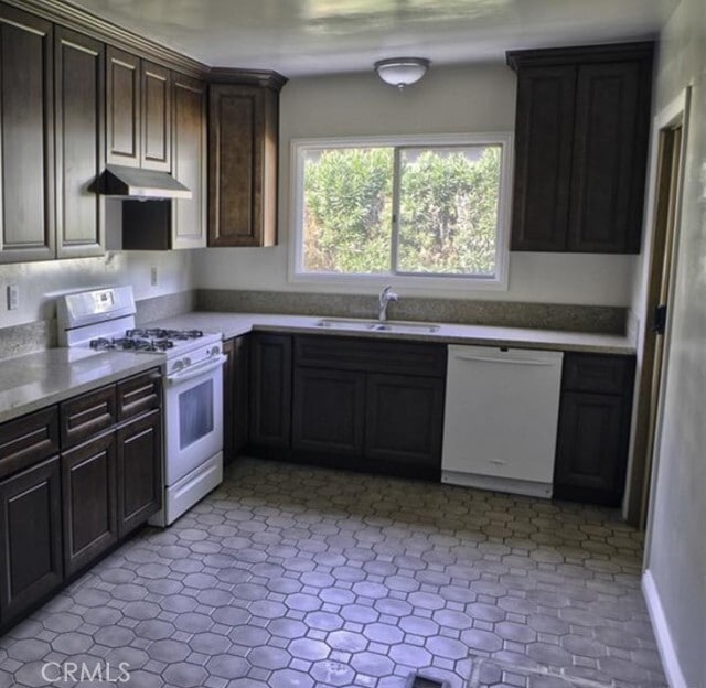 Building Photo - 2325 Las Lunas St