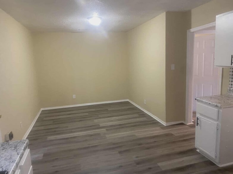 Building Photo - 95 W Mallory Ave